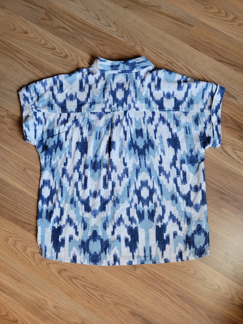 Christian Siriano Blue Ikat Linen Blend Button Down Shirt
Size S - Picture 4 of 5